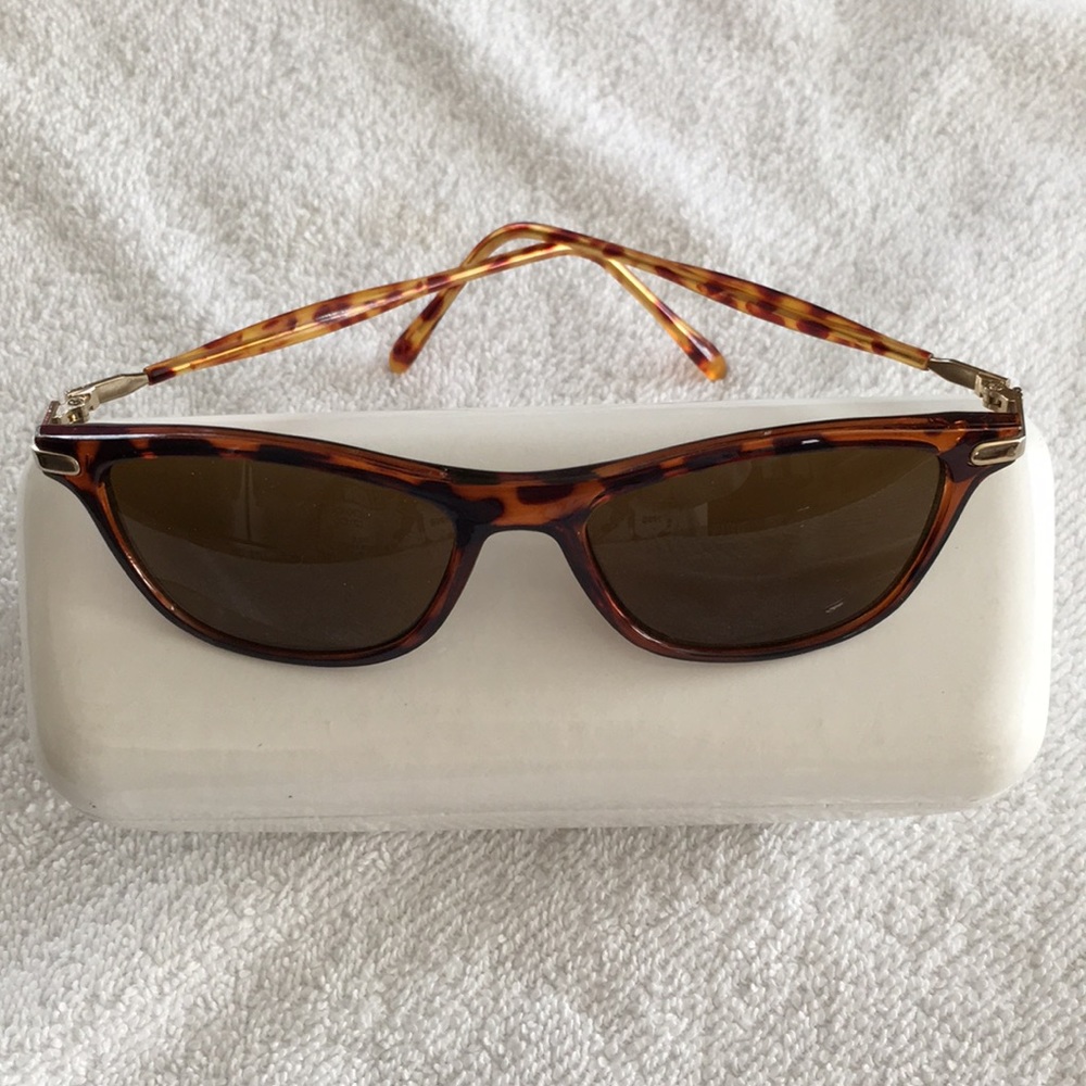 Tortoise Frame Sunglasses New